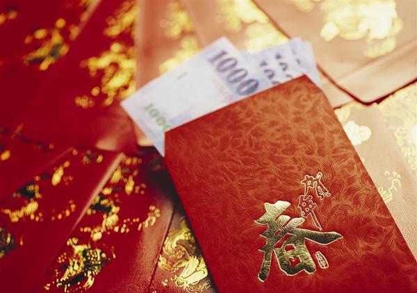 Lì xì ngày tết, phong tục hay “hủ tục” khiến gia đình lục đục. (Ảnh minh họa)